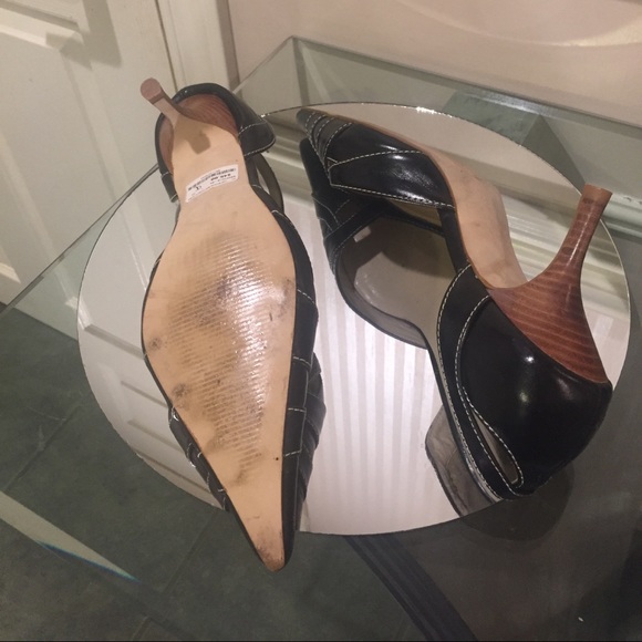 ⭐️2XHost Pick⭐️⬇️Price Dropped ⬇️Black pointy heel shoes with white stitching - Picture 2 of 4